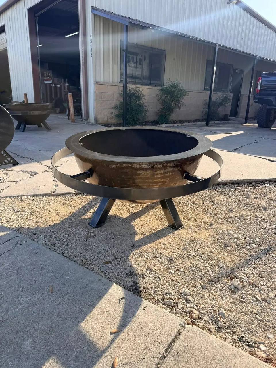 41-Inch Sherman Round Steel Fire Pit with Grill and Snuffer - Image 3