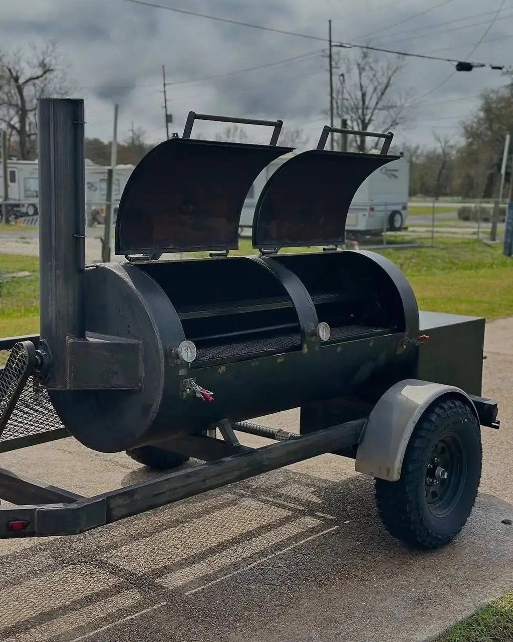 Large Offset Smoker Trailer for Professional Outdoor Cooking - Image 4